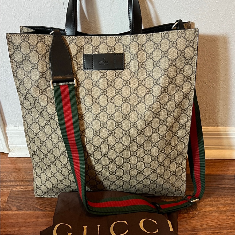 3011 Gucci Beige and Black Messenger Bag with Red and Green Strap
